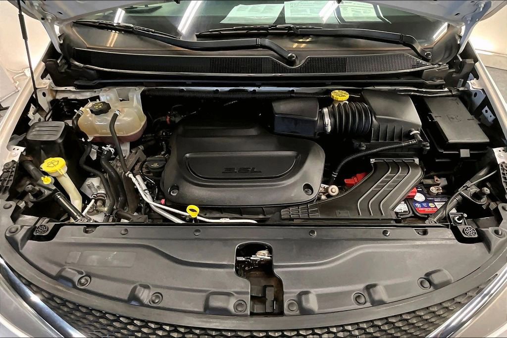Used 2021 Chrysler Voyager Lxi image 9