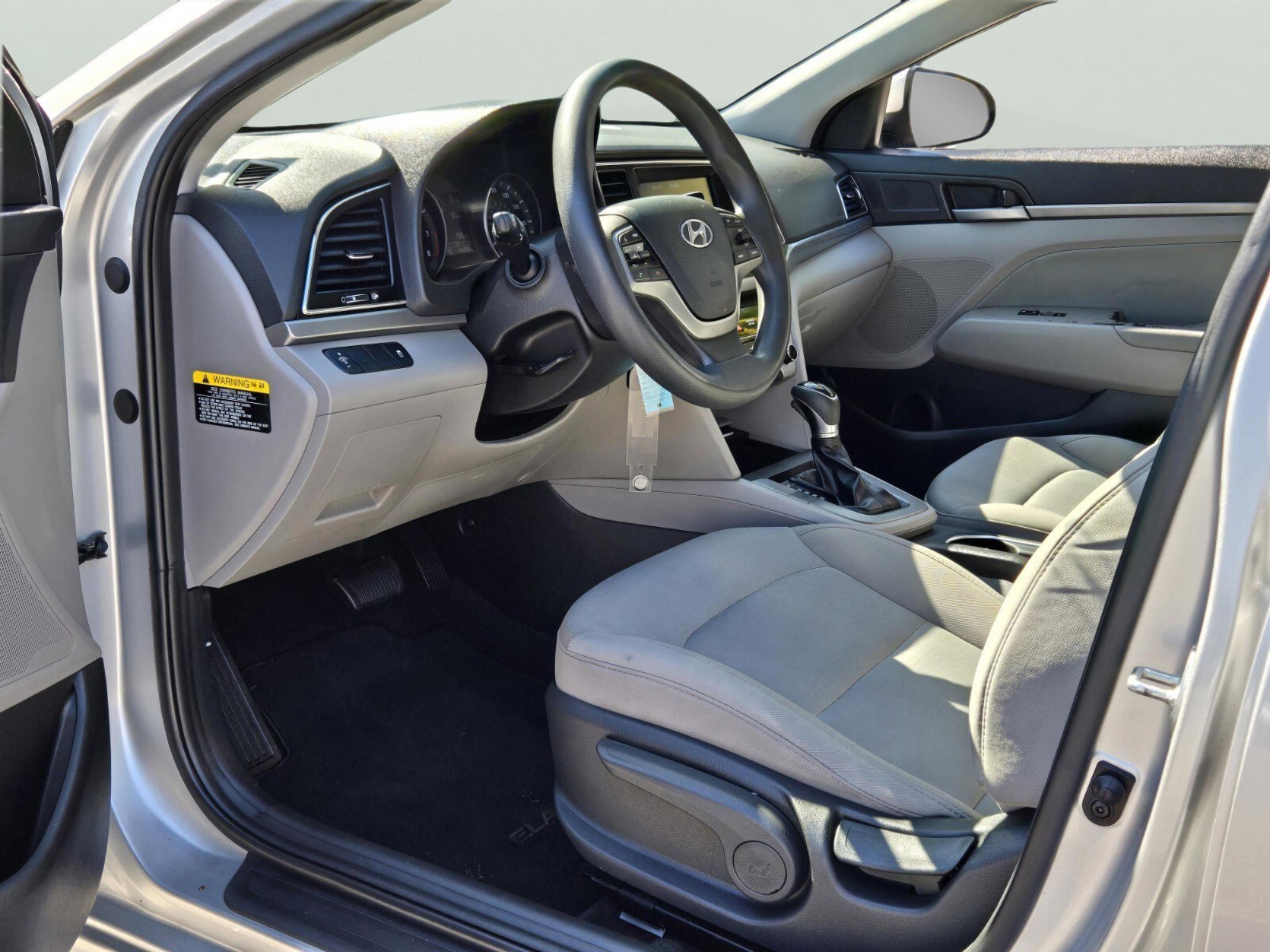 Used 2017 Hyundai Elantra SE image 15