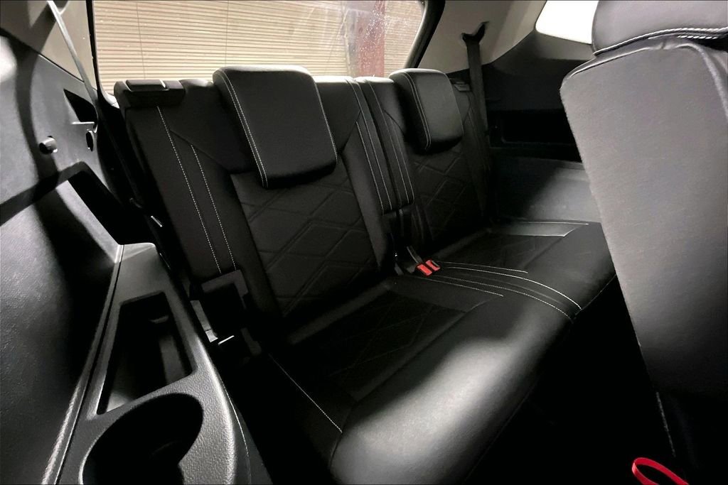 Used 2025 Volkswagen Atlas SE image 23