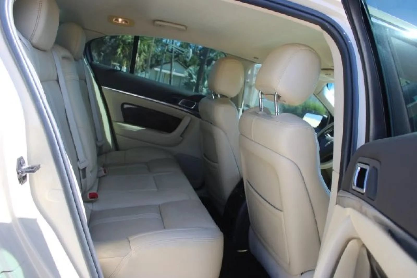 Used 2014 Lincoln MKS w/ Equipment Group 101A FWD image 36