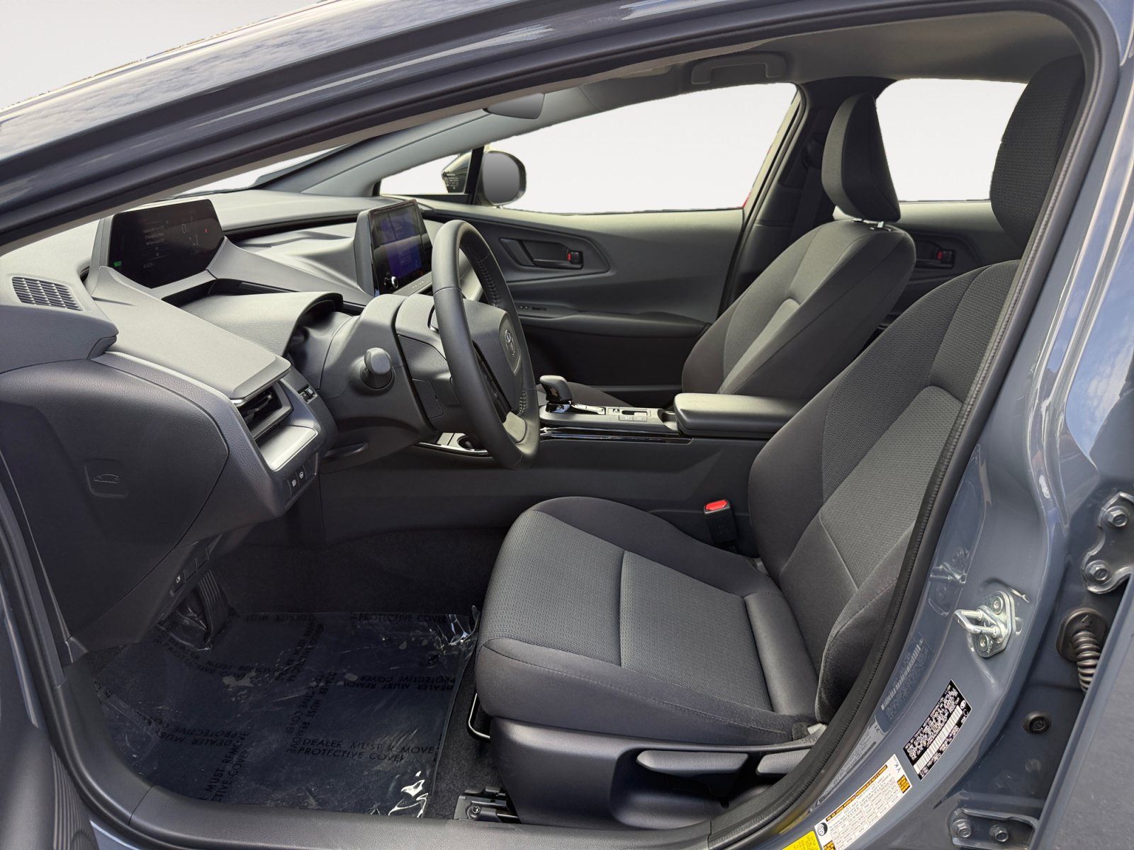 Used 2024 Toyota Prius LE FWD image 10