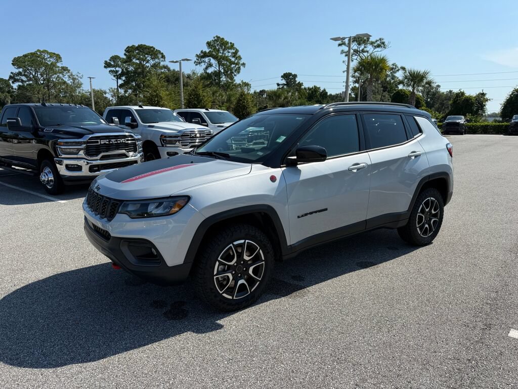 Used 2026 Jeep Compass Trailhawk AWD/4WD image 7