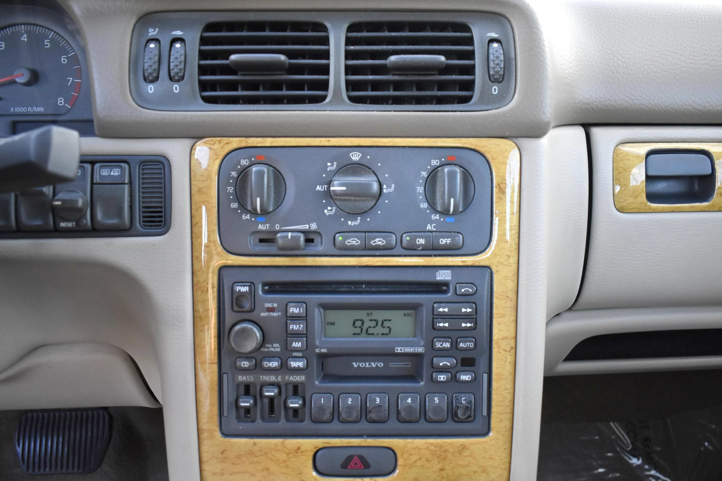 Used 2004 Volvo C70 LT FWD image 21
