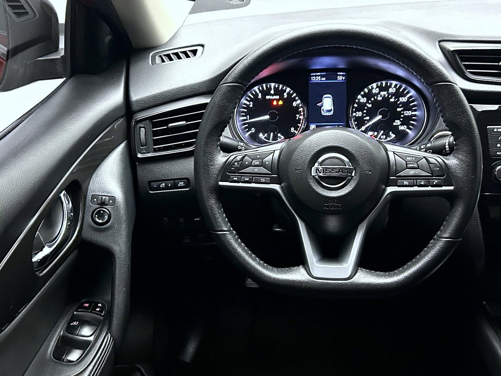 Used 2020 Nissan Rogue SV image 12