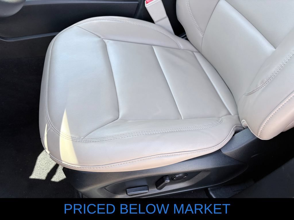 Used 2023 Ford Explorer XLT w/ Equipment Group 202A AWD/4WD image 12