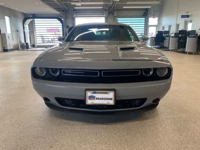Used 2022 Dodge Challenger SXT image 2
