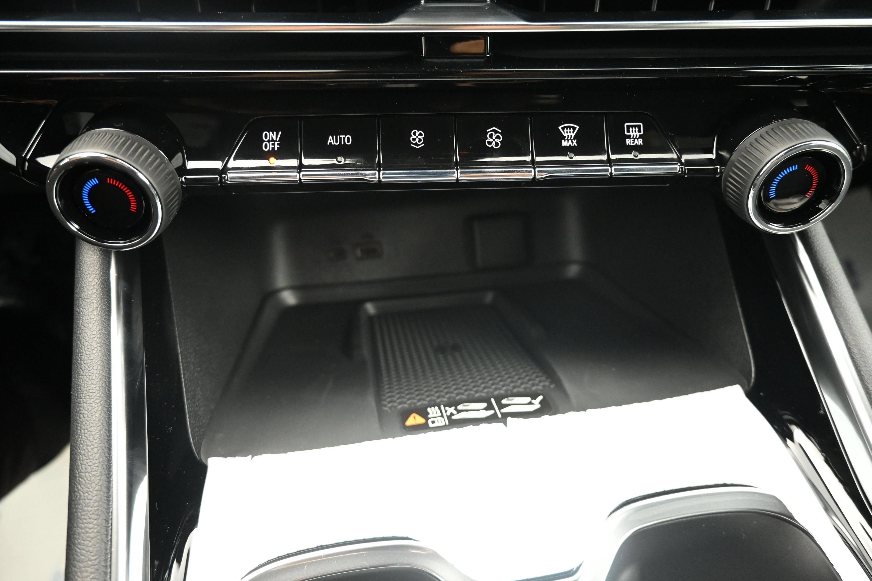 New 2027 Chevrolet Traverse LT w/ Sun and Wheel Package FWD image 17