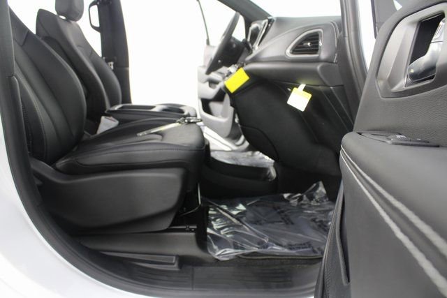New 2026 Chrysler Pacifica Select image 23