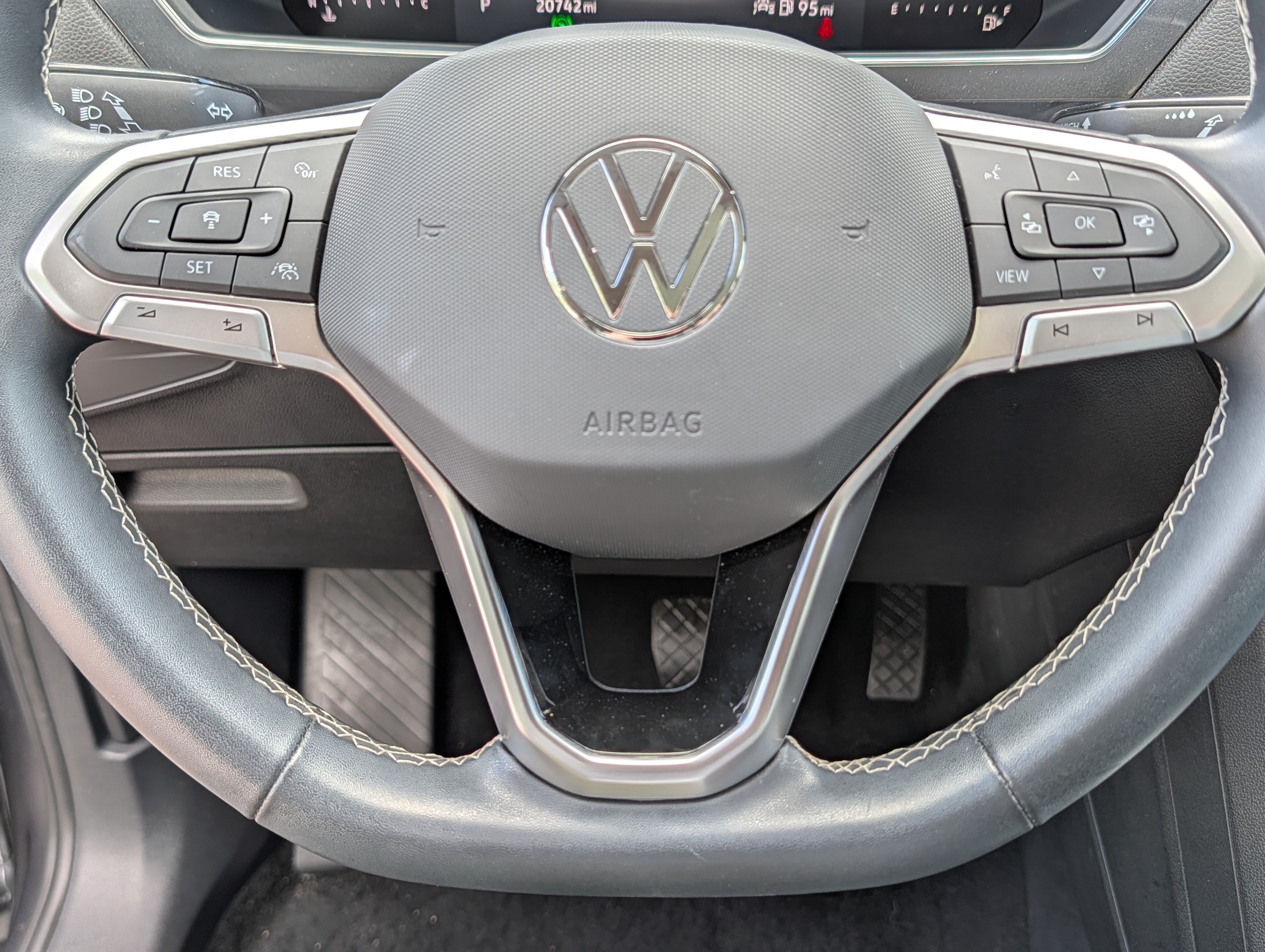 Certified 2023 Volkswagen Tiguan SE w/ Panoramic Sunroof Package AWD/4WD image 25
