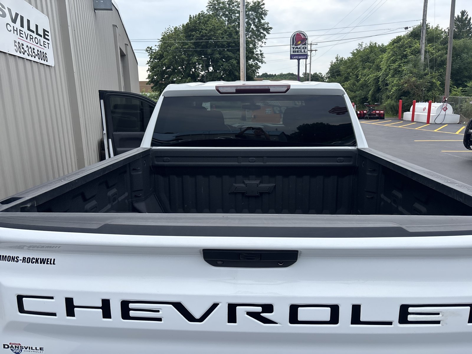 Used 2020 Chevrolet Silverado 1500 Custom w/ Custom Value Package AWD/4WD image 8
