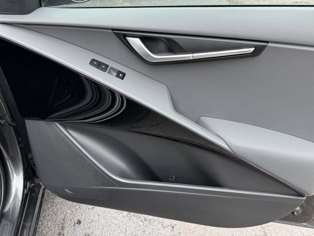 Used 2023 Kia Niro EX Touring image 8