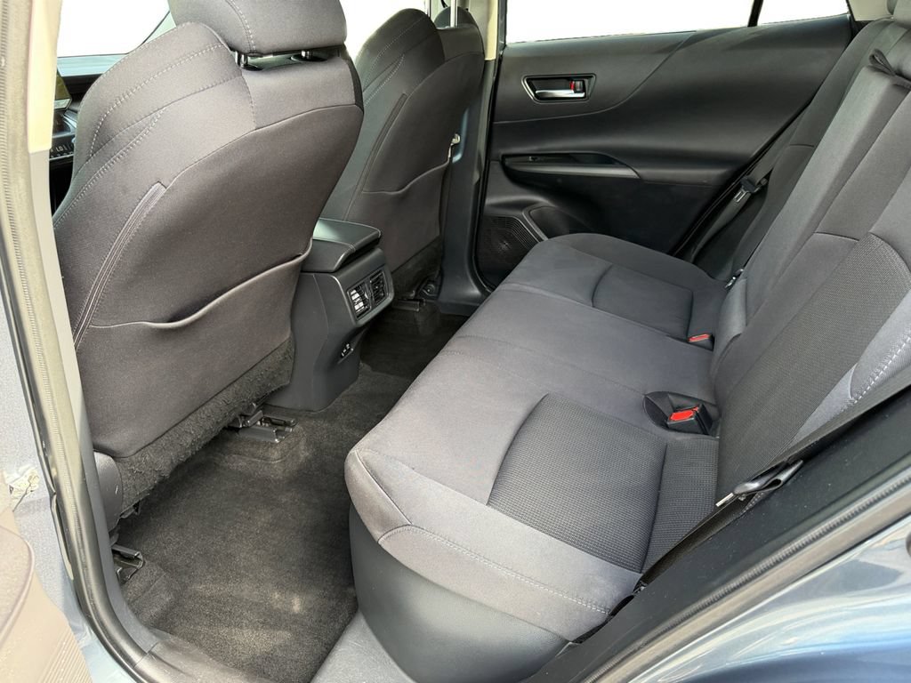 Used 2021 Toyota Venza LE AWD/4WD image 12