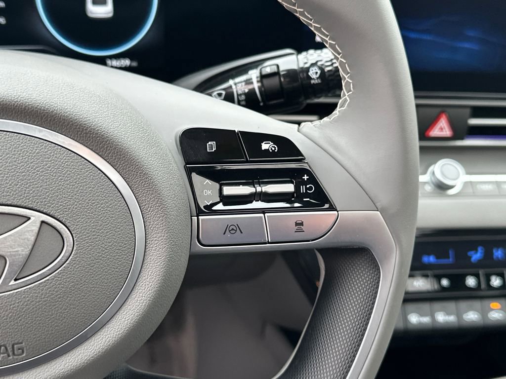 Used 2024 Hyundai Elantra SEL w/ Convenience Package image 25