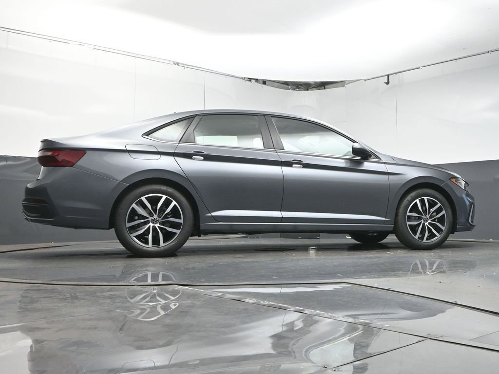New 2026 Volkswagen Jetta SE FWD image 36