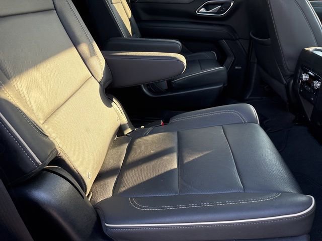 Used 2023 GMC Yukon SLT w/ SLT Premium Package image 6
