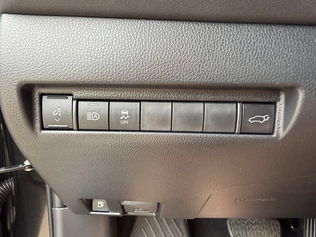 Certified 2024 Toyota Venza XLE AWD/4WD image 23