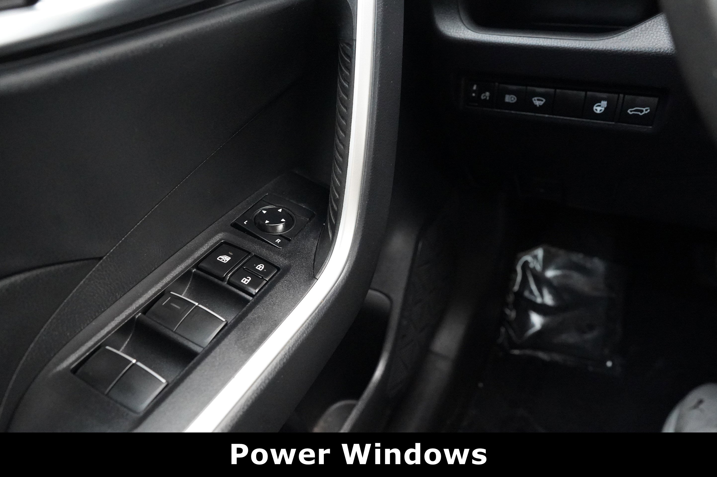 Used 2019 Toyota RAV4 XLE Premium image 31