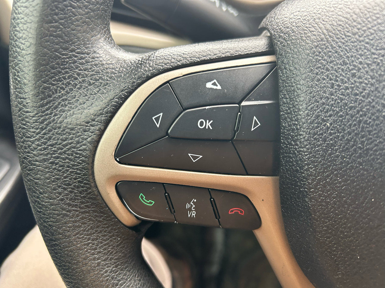 Used 2014 Jeep Cherokee Sport image 18