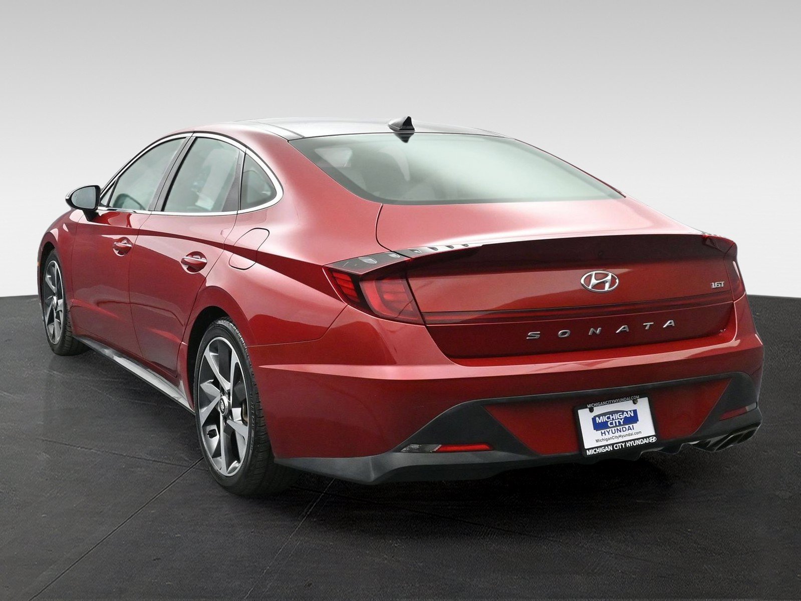 Used 2023 Hyundai Sonata SEL Plus FWD image 2
