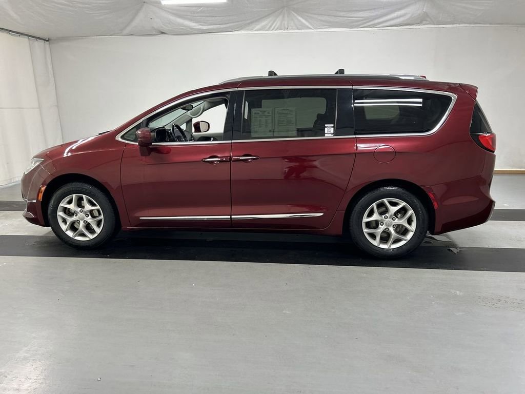 Used 2018 Chrysler Pacifica Touring-L w/ Tire & Wheel Group image 7