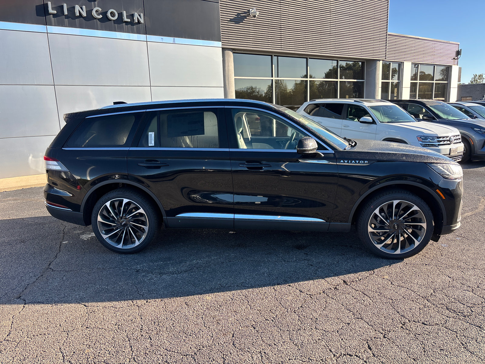 New 2026 Lincoln Aviator Reserve w/ Illumination Package AWD/4WD image 8