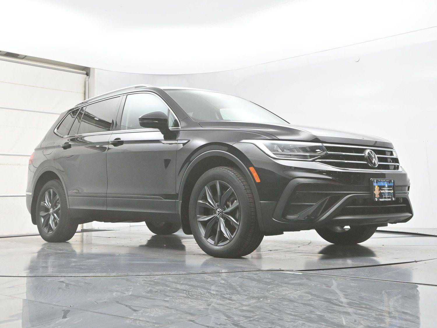 Used 2022 Volkswagen Tiguan SE w/ Panoramic Sunroof Package AWD/4WD image 29