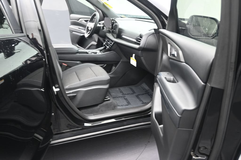 Used 2026 Chevrolet Traverse LT FWD image 15