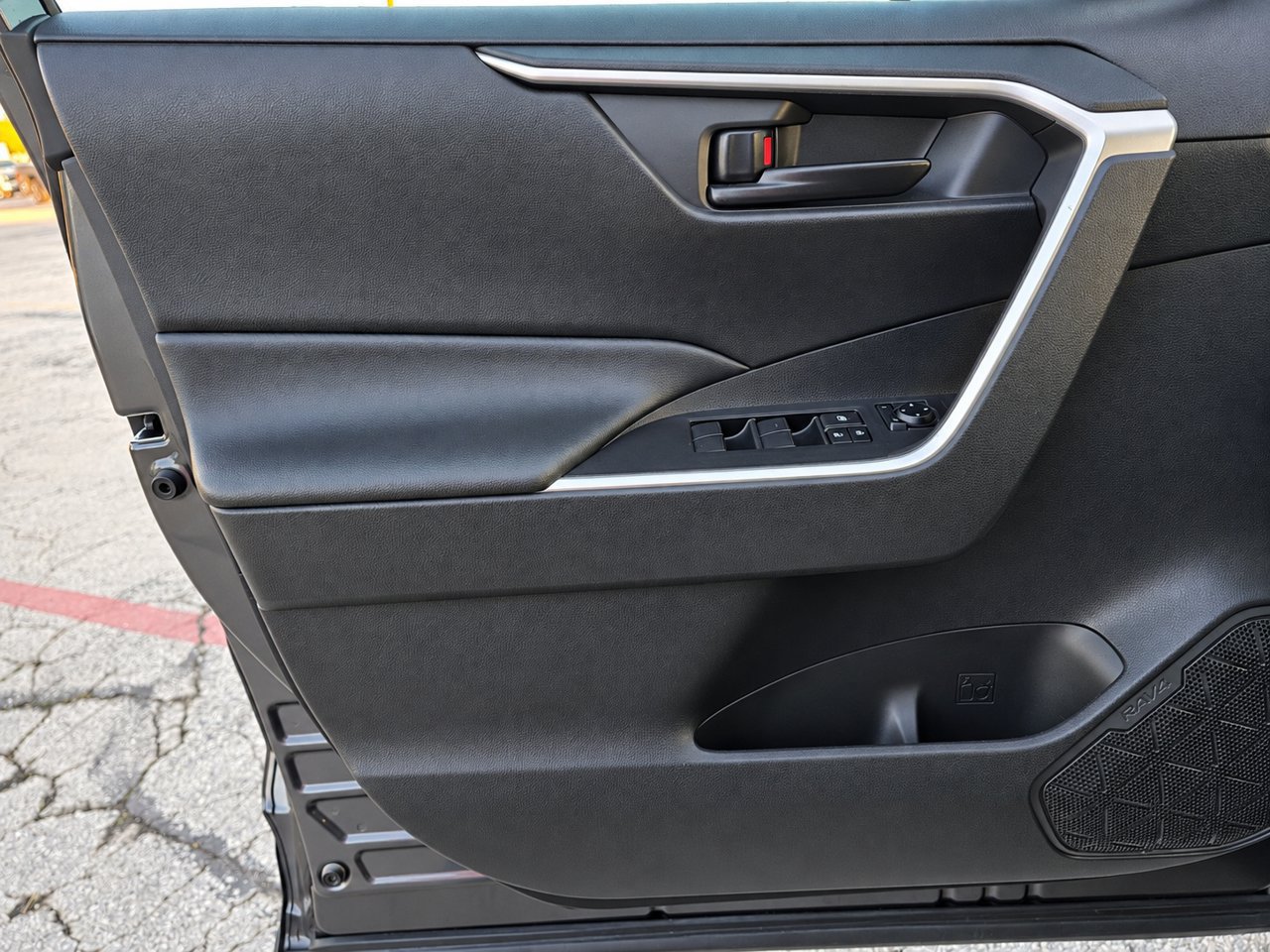 Used 2023 Toyota RAV4 LE FWD image 13