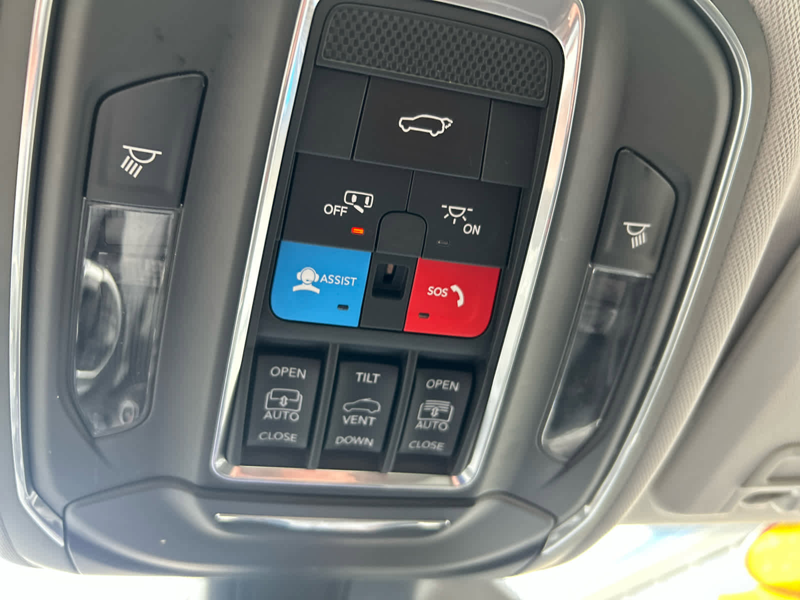 Used 2023 Jeep Grand Cherokee Limited w/ Luxury Tech Group II image 32