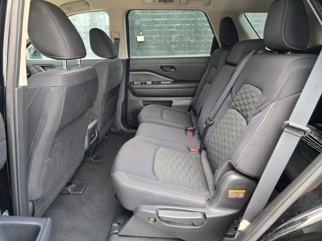 Used 2024 Nissan Pathfinder S image 16