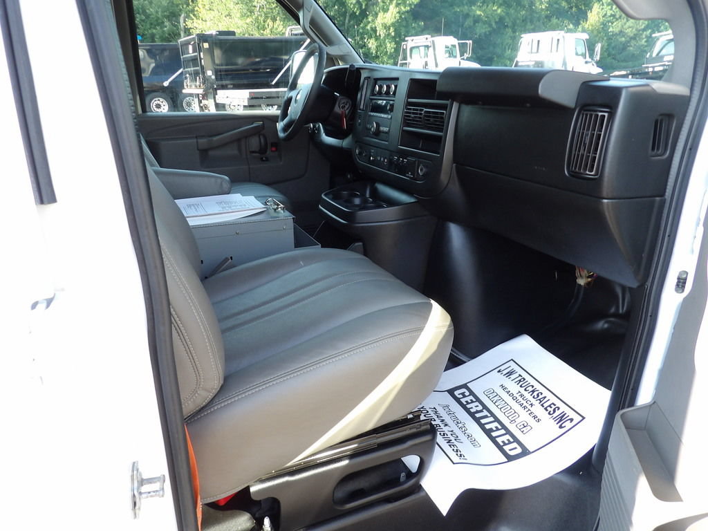 Used 2018 Chevrolet Express 2500 w/ Driver Convenience Package RWD image 35
