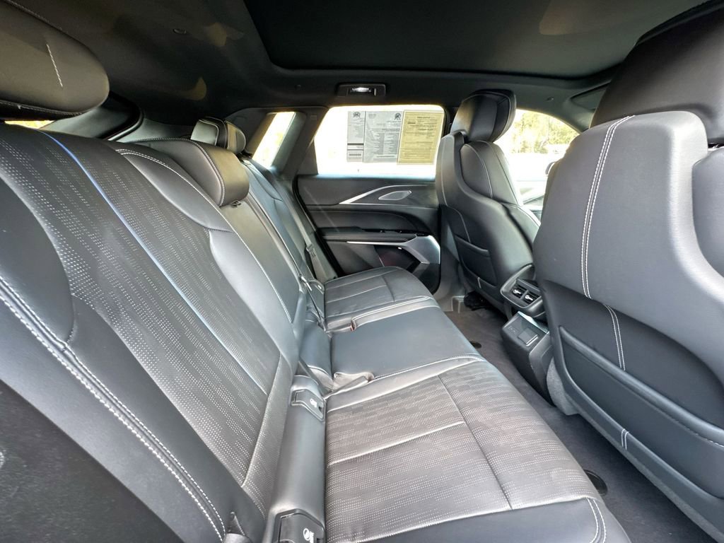 Used 2024 Cadillac Lyriq Sport image 29