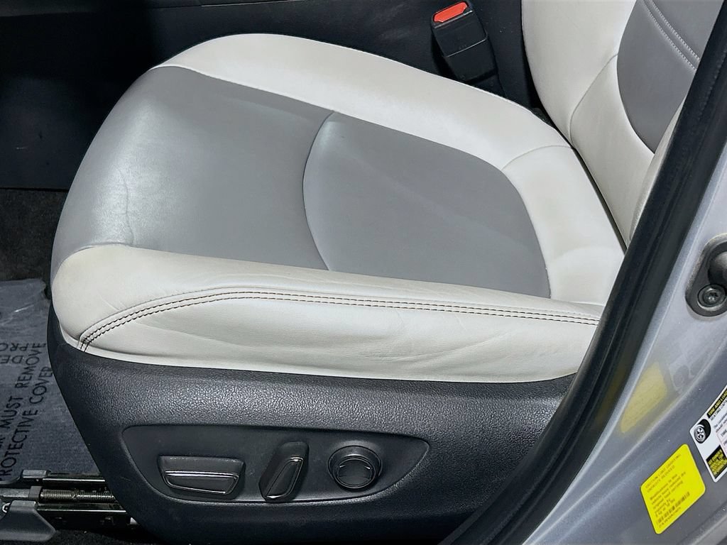 Used 2023 Toyota RAV4 XLE Premium FWD image 16