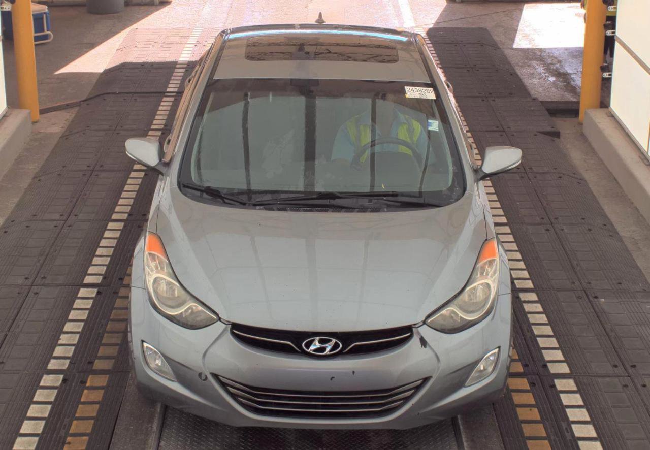 Used 2013 Hyundai Elantra Limited image 2