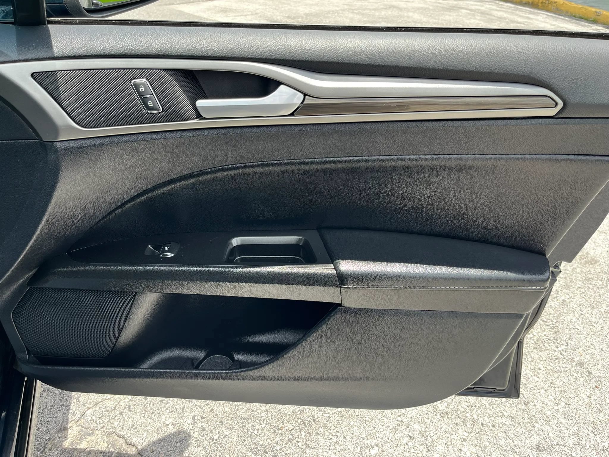 Used 2020 Ford Fusion SEL FWD image 28