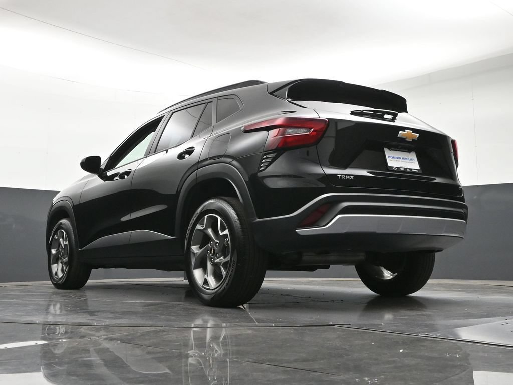 Used 2024 Chevrolet Trax LT FWD image 26