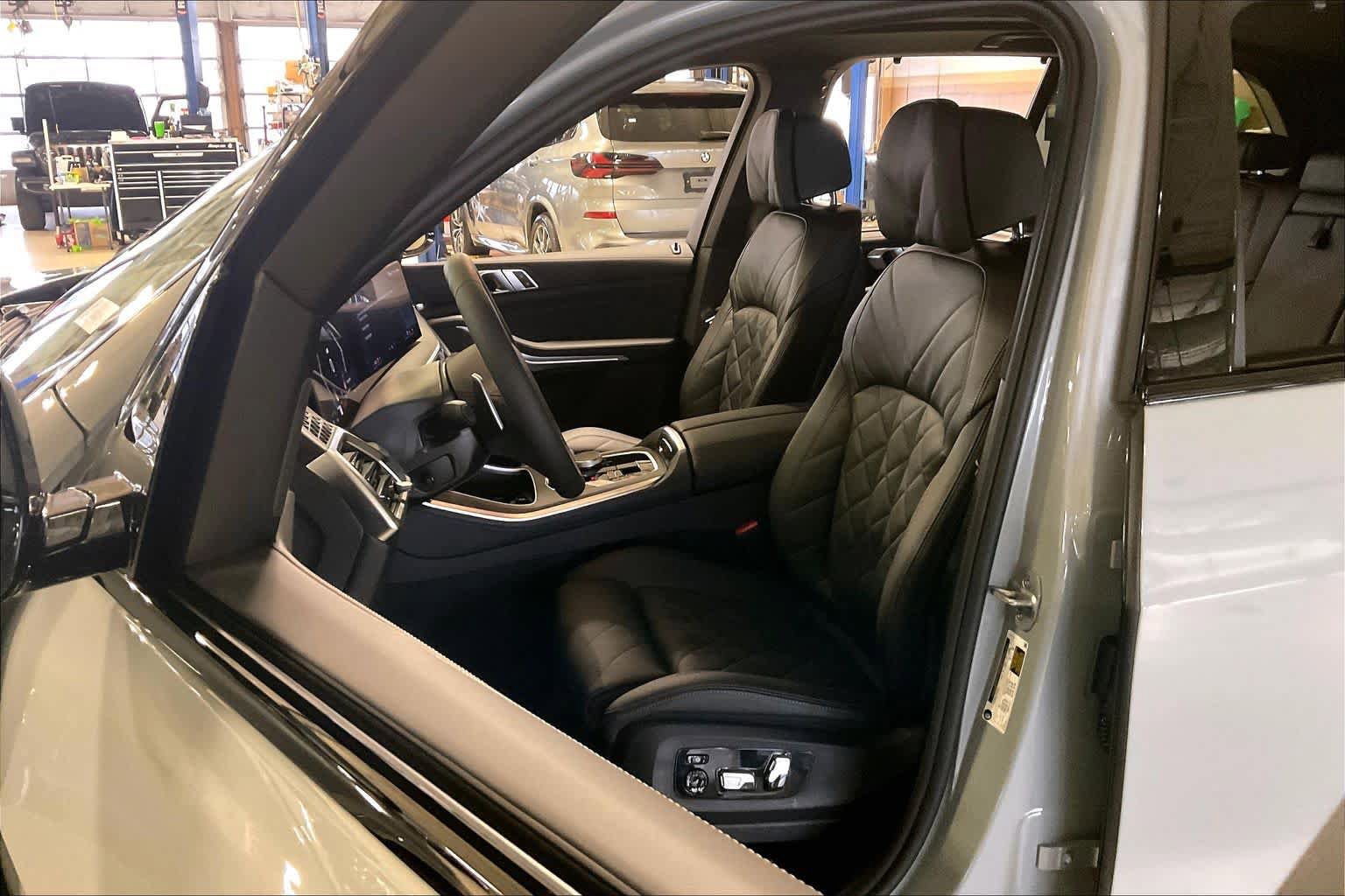 New 2026 BMW X5 sDrive40i image 9