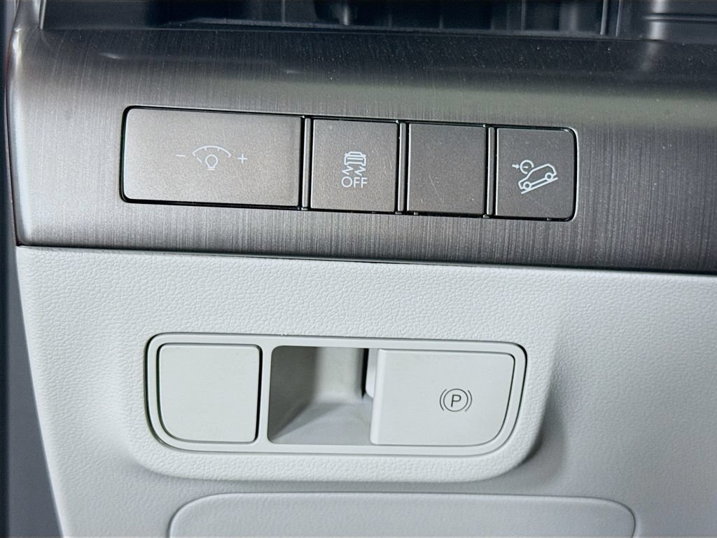 Used 2024 Hyundai Kona SEL w/ Convenience Package FWD image 18