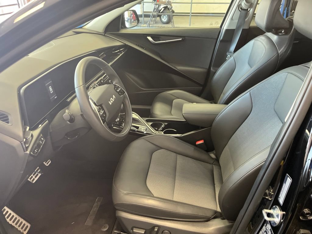 Used 2025 Kia Niro EX Touring FWD image 4