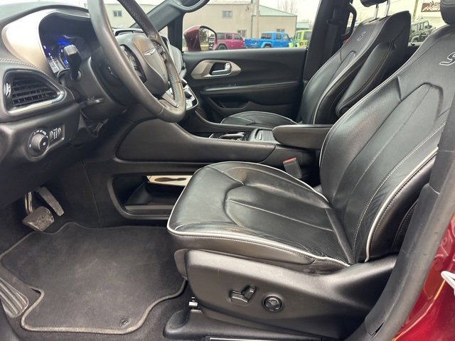 Used 2022 Chrysler Pacifica Limited w/ S Appearance Package image 13