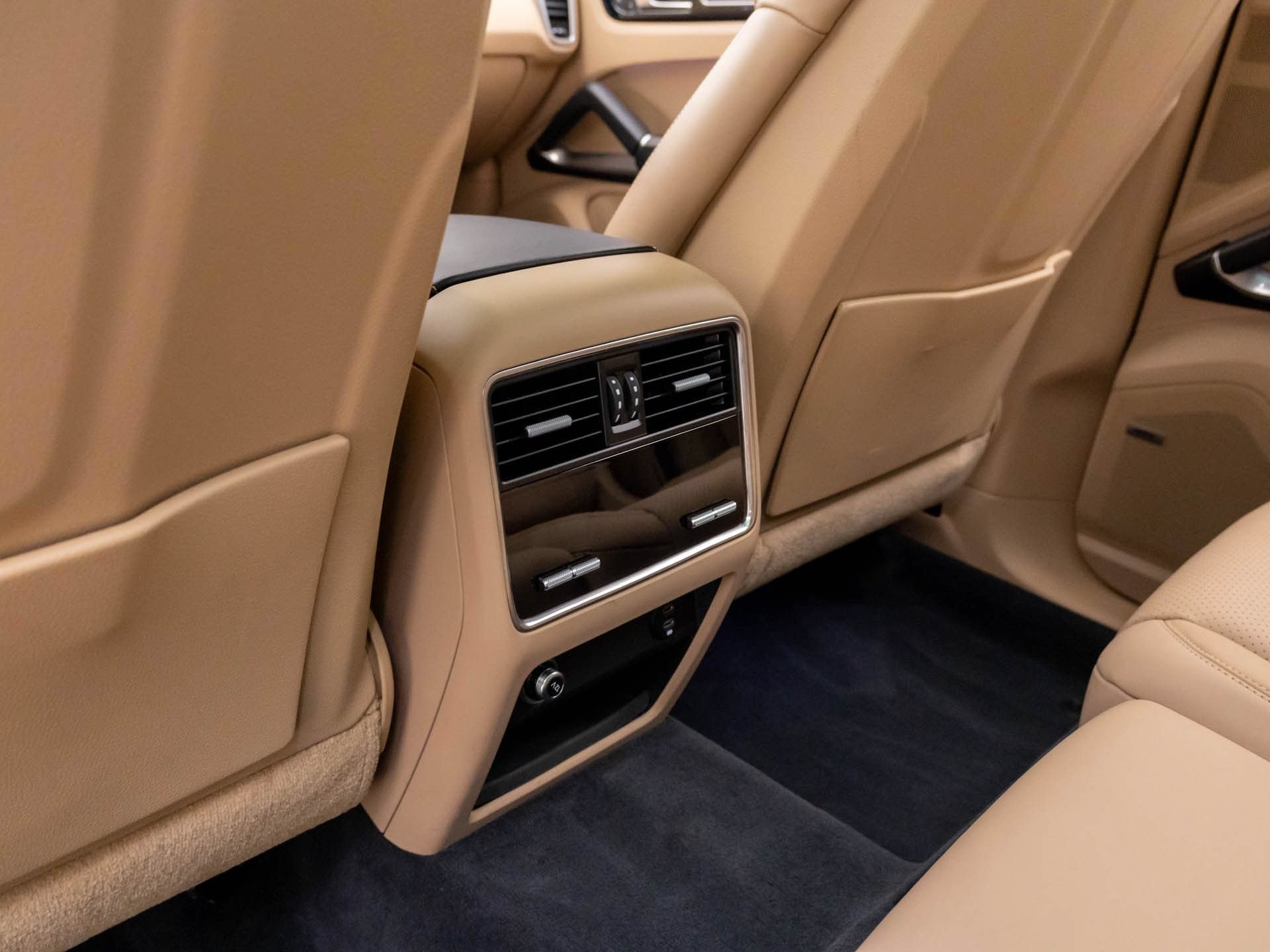 Used 2023 Porsche Cayenne Turbo S AWD/4WD image 19