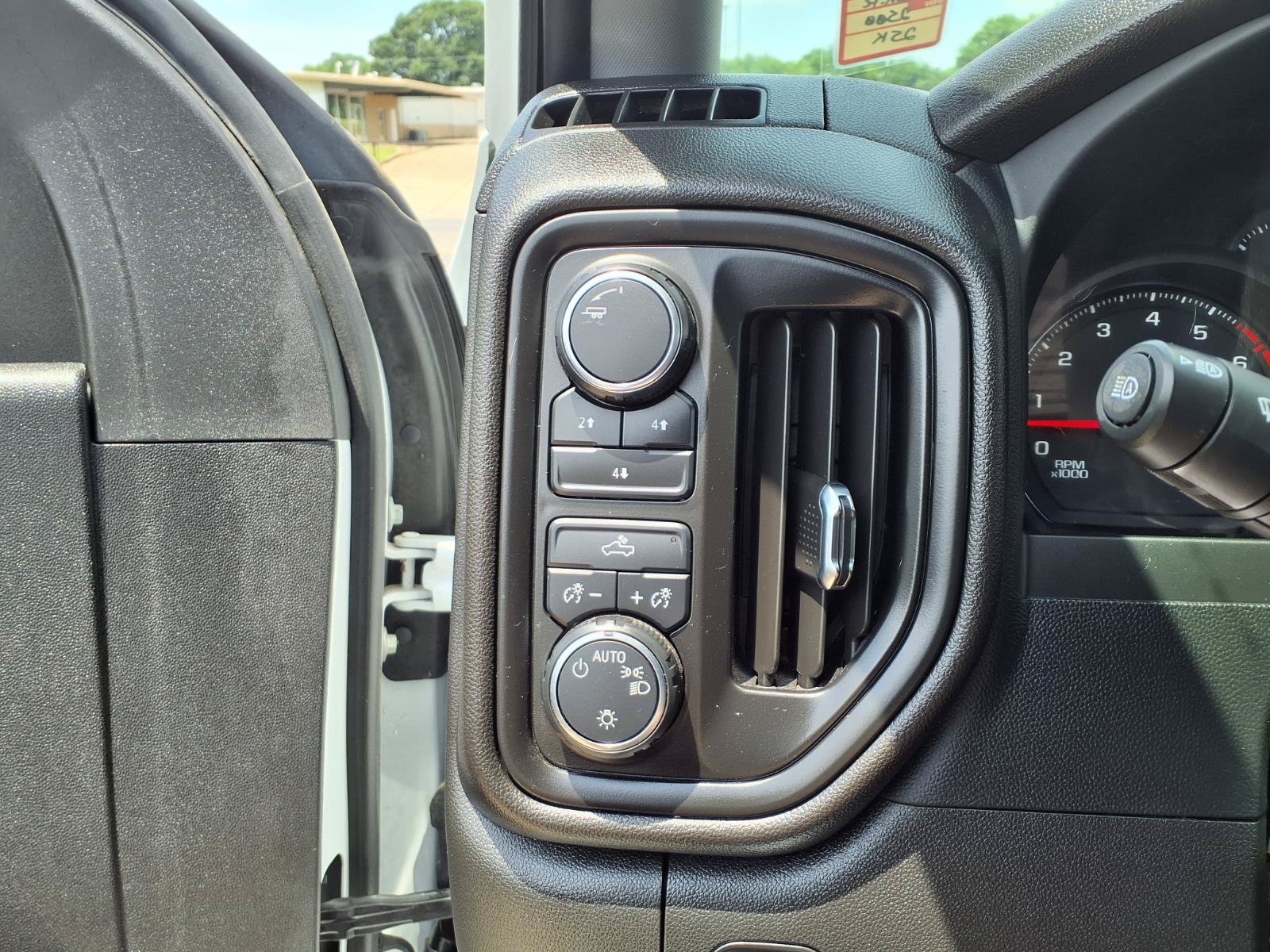 Used 2024 Chevrolet Silverado 2500 Custom w/ Custom Convenience Package AWD/4WD image 11
