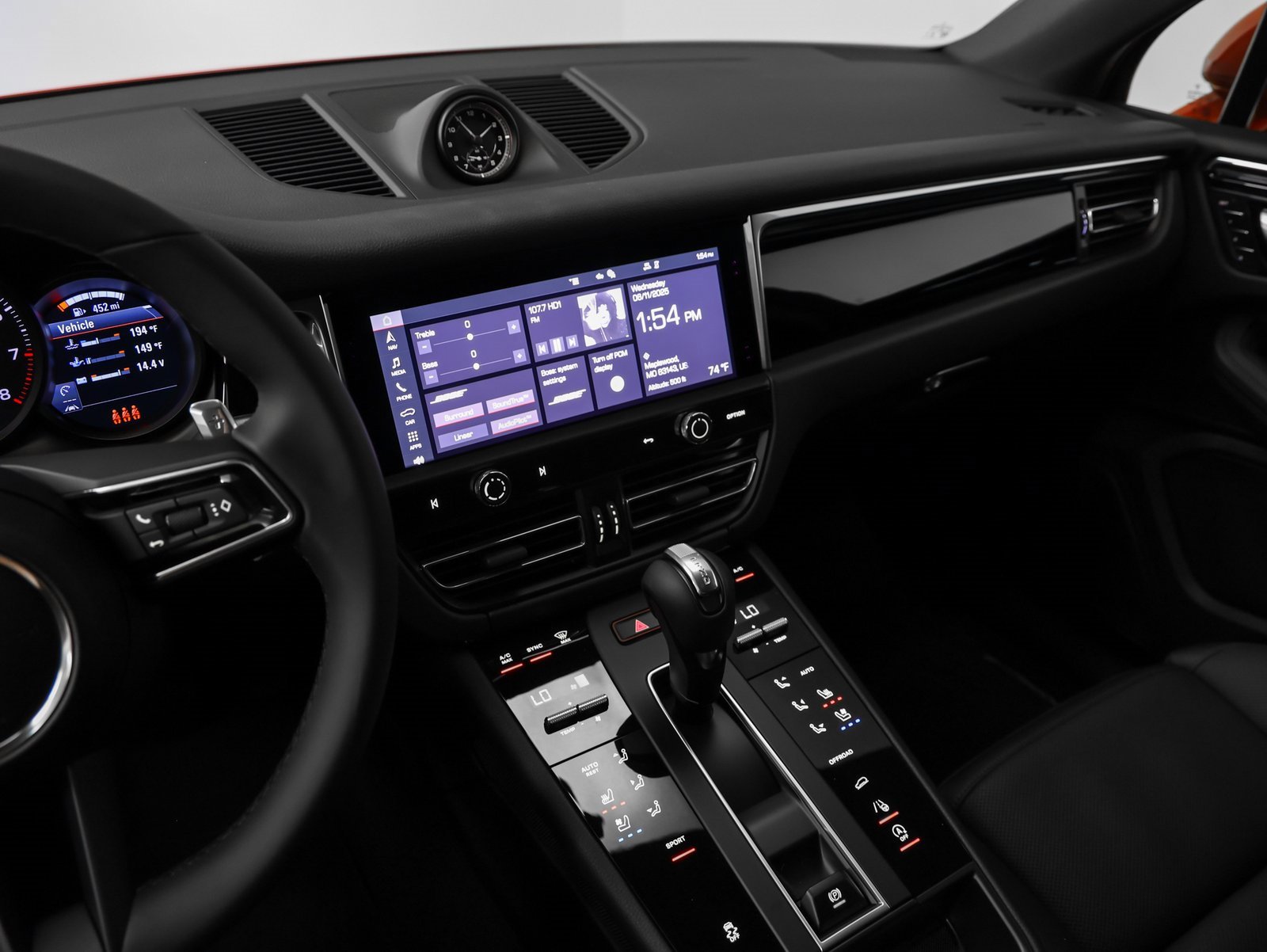 Certified 2025 Porsche Macan image 31