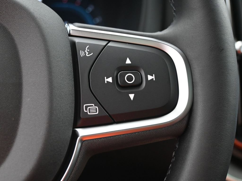 New 2025 Volvo XC60 B5 Core w/ Protection Package Premier image 10