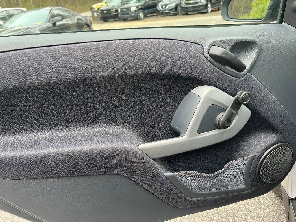 Used 2013 smart fortwo passion image 13
