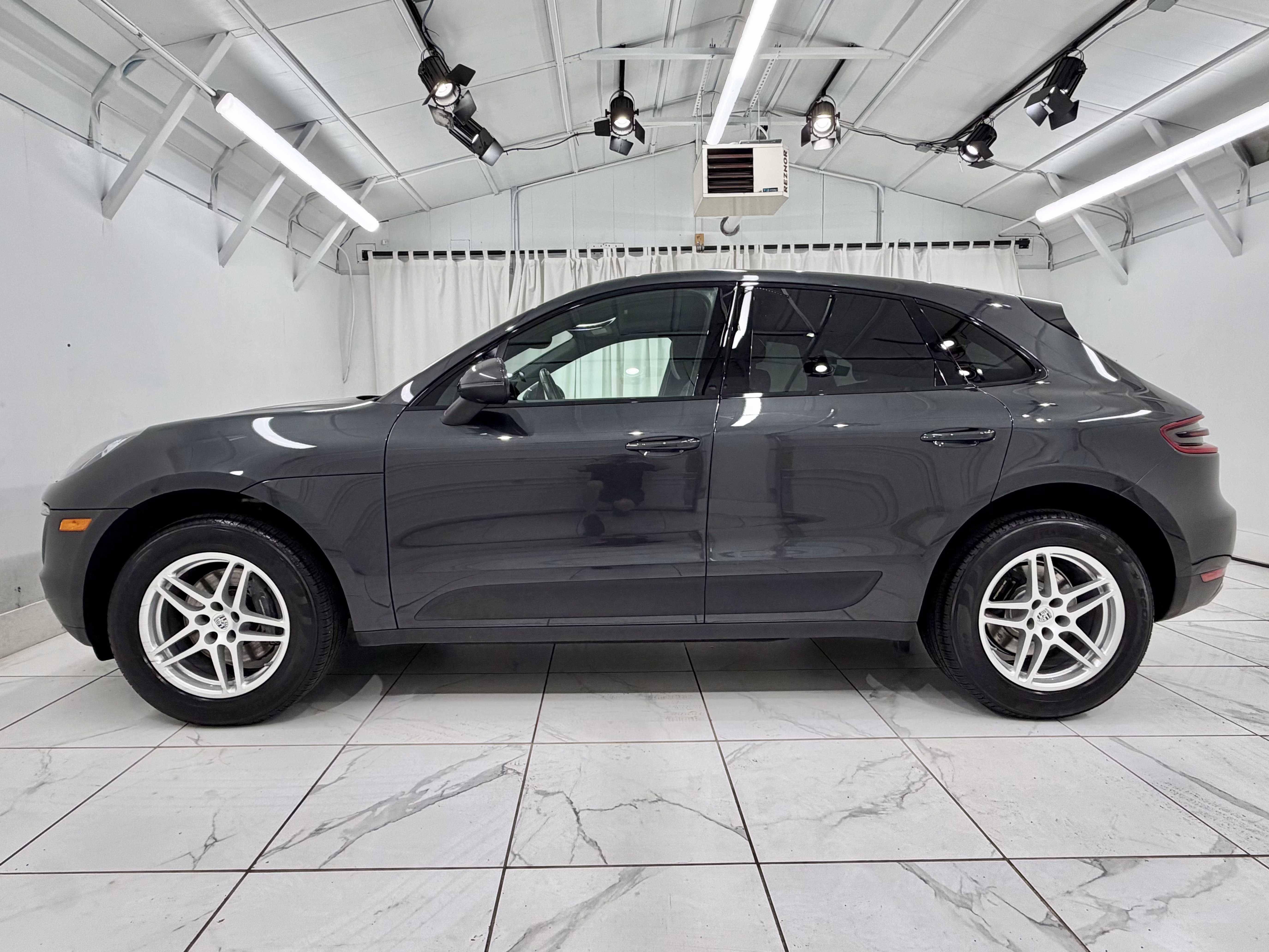 Certified 2018 Porsche Macan AWD/4WD image 2