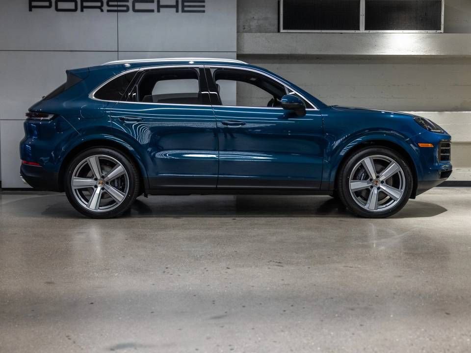 Certified 2026 Porsche Cayenne AWD/4WD image 9