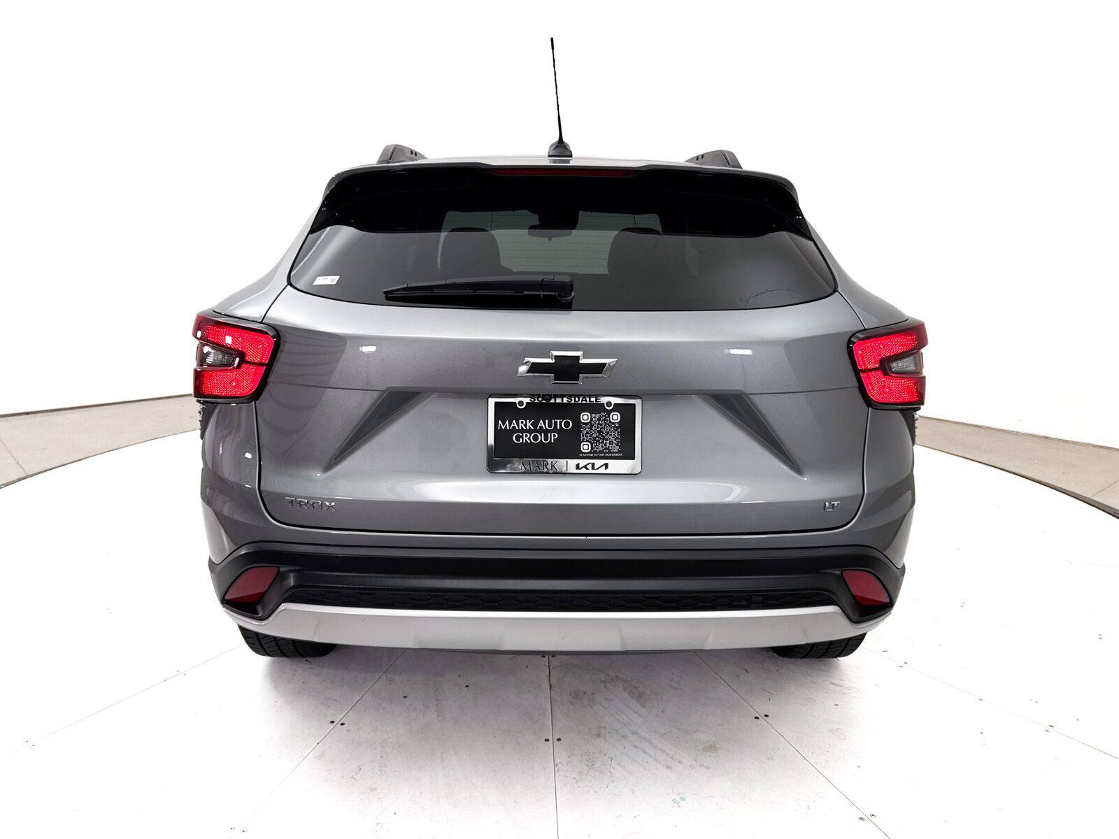 Used 2024 Chevrolet Trax LT w/ Driver Confidence Package FWD image 14