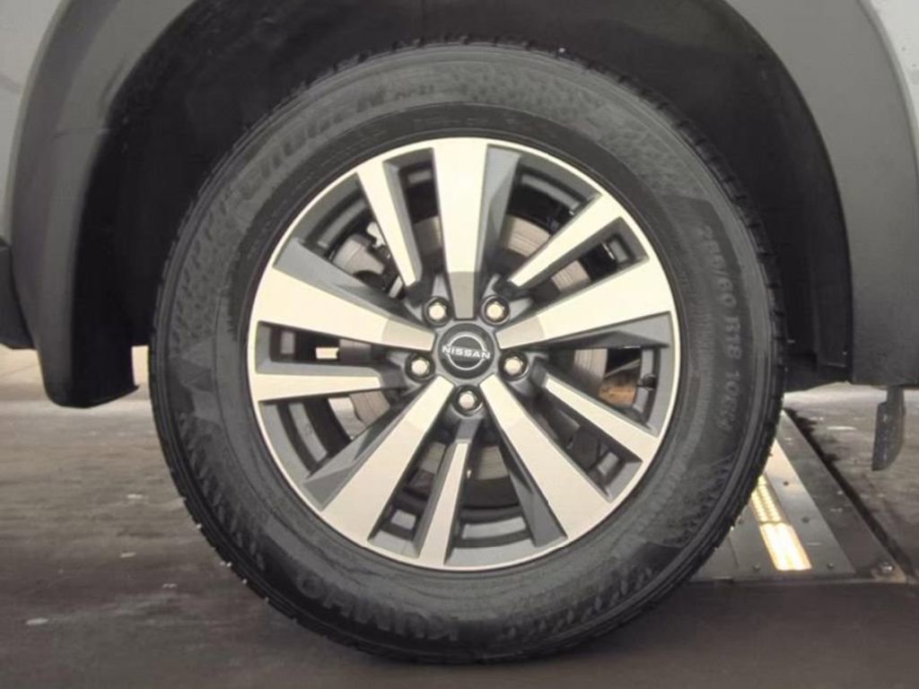 Used 2025 Nissan Pathfinder SL w/ Cargo Package image 11