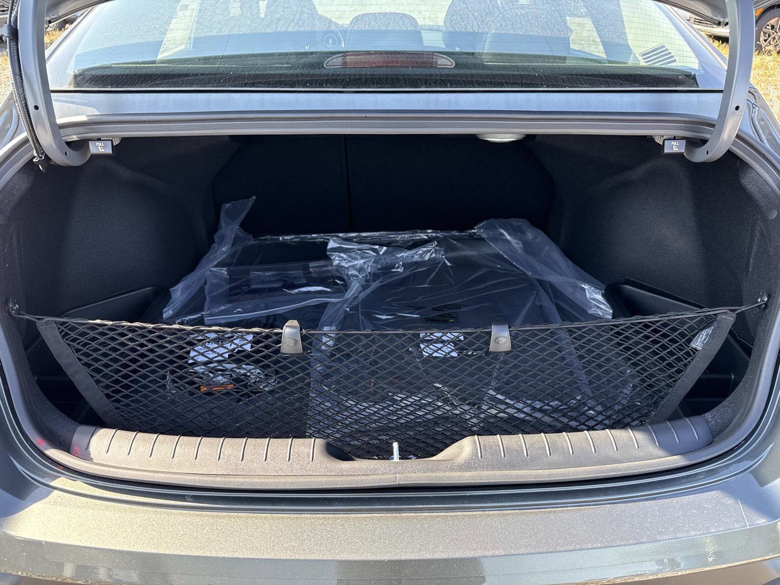 New 2025 Hyundai Elantra Limited image 12